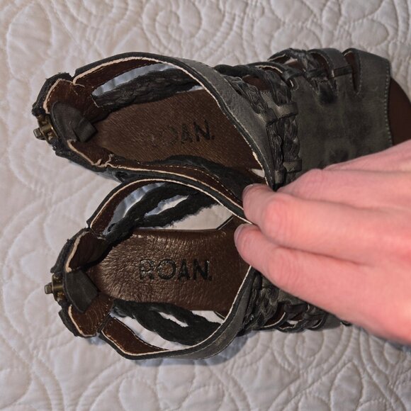 ROAN "Willa" Leather Gladiator Zip Up Sandals in a Misses size 6, fits 6.5 or 7 - Picture 7 of 9